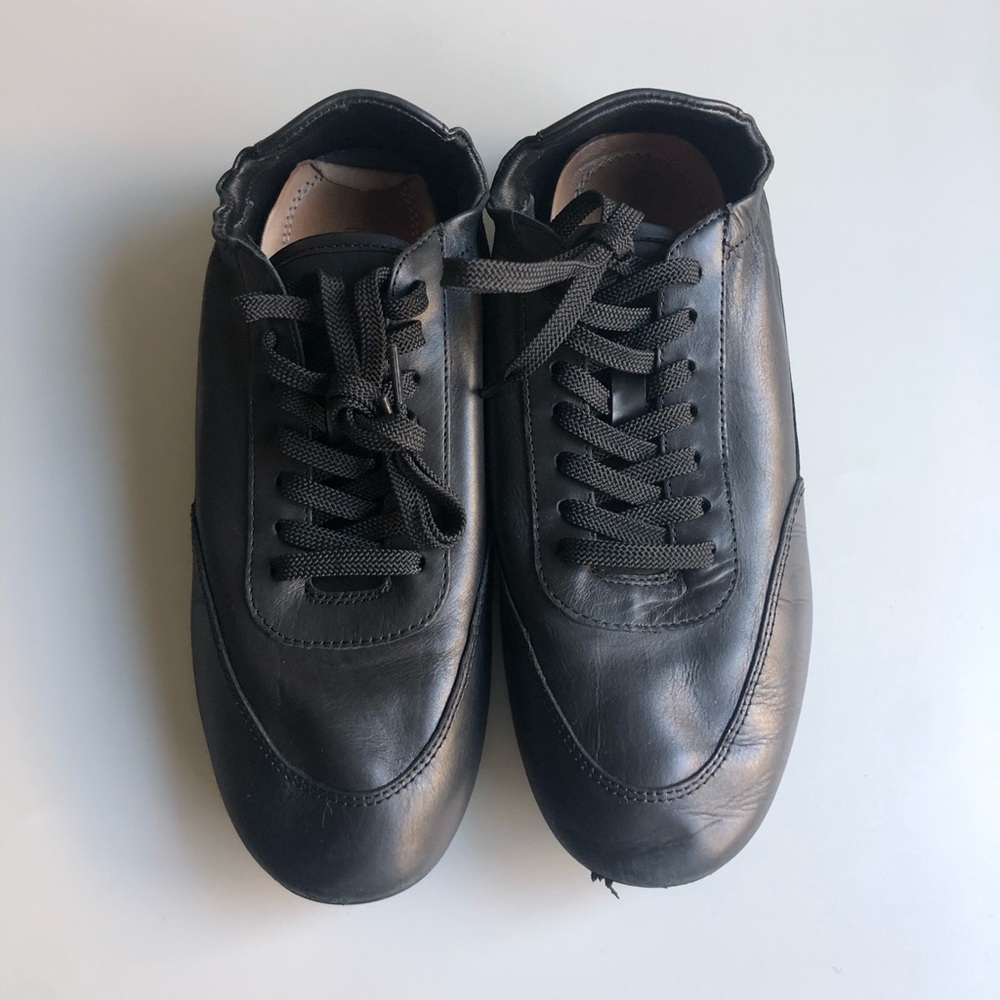 Moren Womens Low Top Leather Sneaker Size: EUR 37 = US 6.5